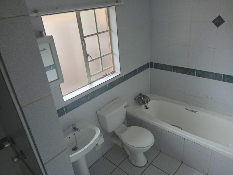 2 Bedroom Property for Sale in Rooihuiskraal North Gauteng