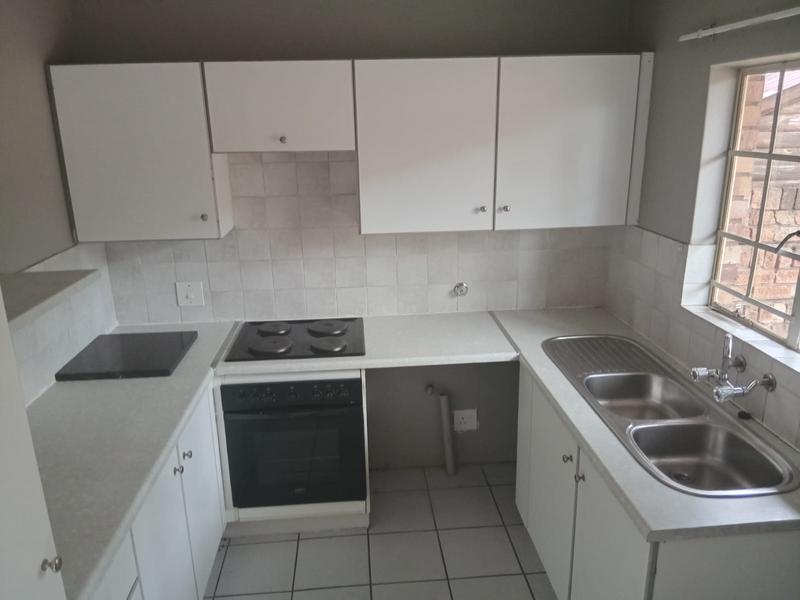 2 Bedroom Property for Sale in Rooihuiskraal North Gauteng
