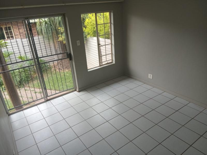 2 Bedroom Property for Sale in Rooihuiskraal North Gauteng