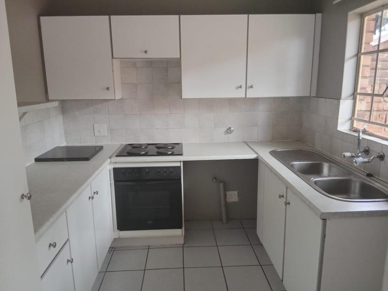 2 Bedroom Property for Sale in Rooihuiskraal North Gauteng