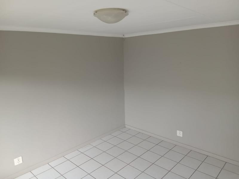 2 Bedroom Property for Sale in Rooihuiskraal North Gauteng