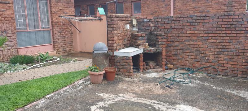 2 Bedroom Property for Sale in Hermanstad Gauteng