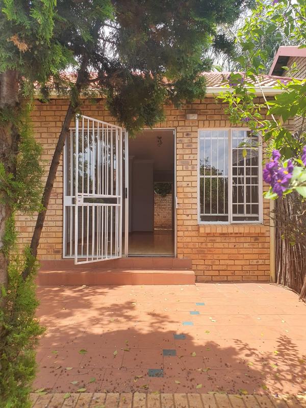 To Let 2 Bedroom Property for Rent in Faerie Glen Gauteng