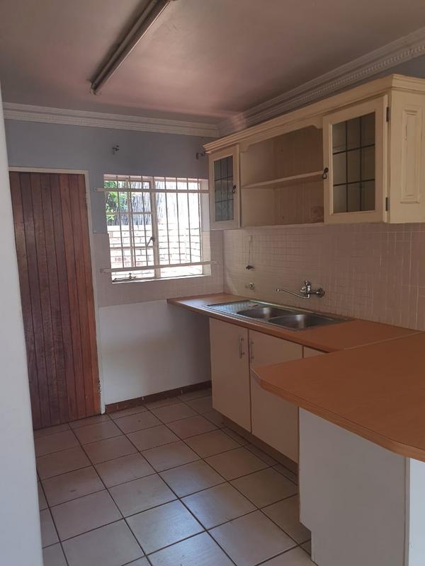 To Let 2 Bedroom Property for Rent in Faerie Glen Gauteng