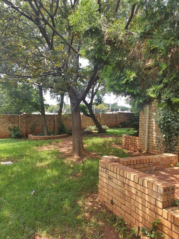 To Let 2 Bedroom Property for Rent in Faerie Glen Gauteng
