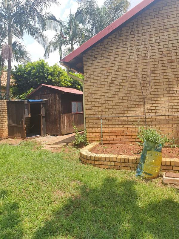 To Let 2 Bedroom Property for Rent in Faerie Glen Gauteng