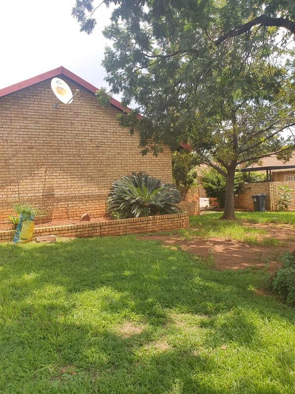 To Let 2 Bedroom Property for Rent in Faerie Glen Gauteng