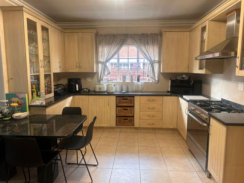 3 Bedroom Property for Sale in Lakefield Gauteng
