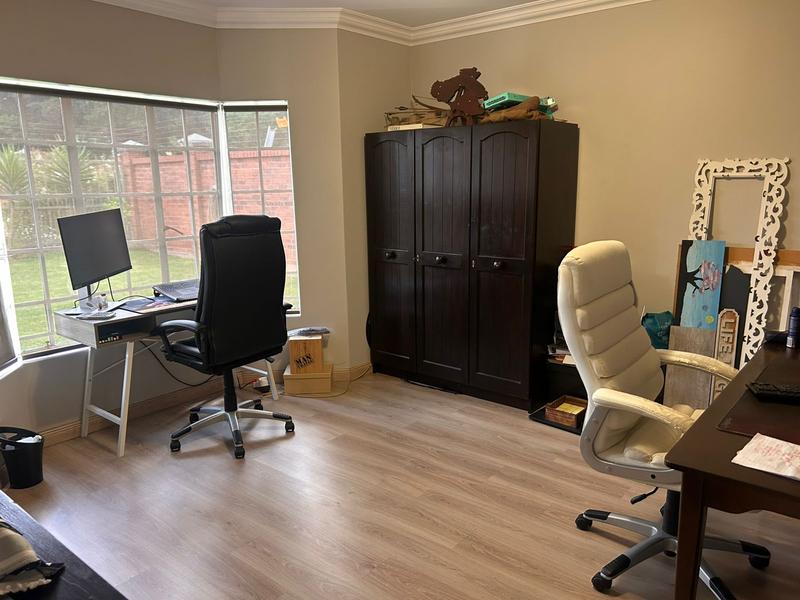 3 Bedroom Property for Sale in Lakefield Gauteng