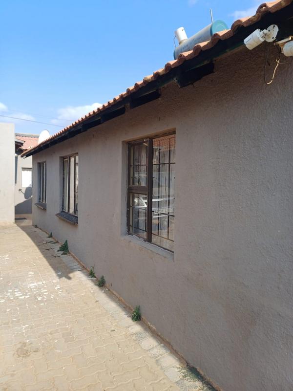 To Let 1 Bedroom Property for Rent in Lenasia Gauteng