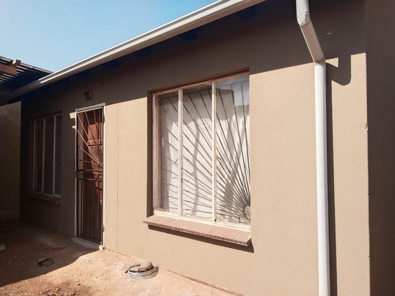 To Let 1 Bedroom Property for Rent in Lenasia Gauteng