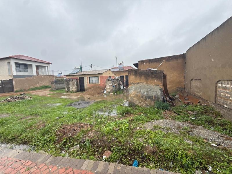 6 Bedroom Property for Sale in Kaalfontein Gauteng