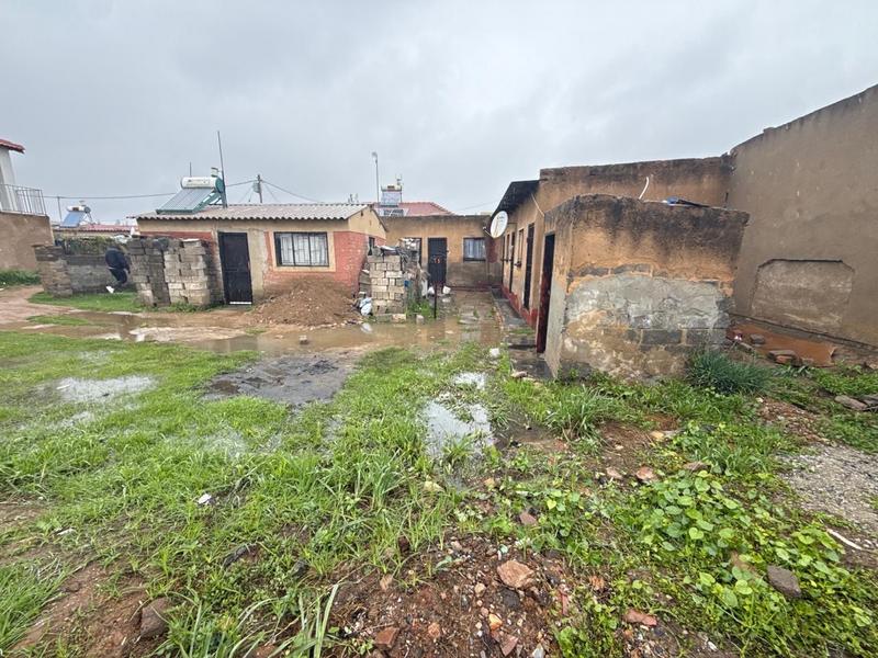 6 Bedroom Property for Sale in Kaalfontein Gauteng