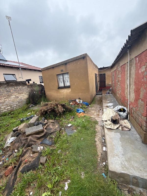6 Bedroom Property for Sale in Kaalfontein Gauteng