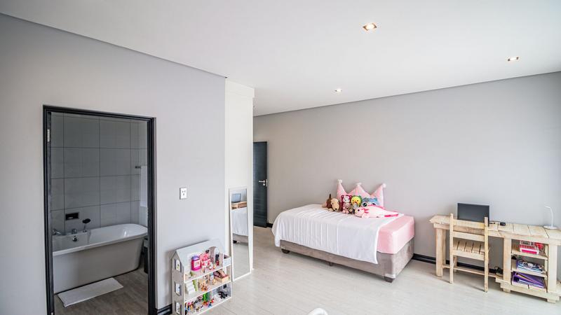 4 Bedroom Property for Sale in Midstream Ridge Gauteng