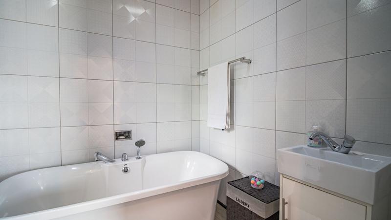 4 Bedroom Property for Sale in Midstream Ridge Gauteng