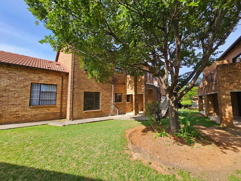 To Let 2 Bedroom Property for Rent in Ruimsig Gauteng