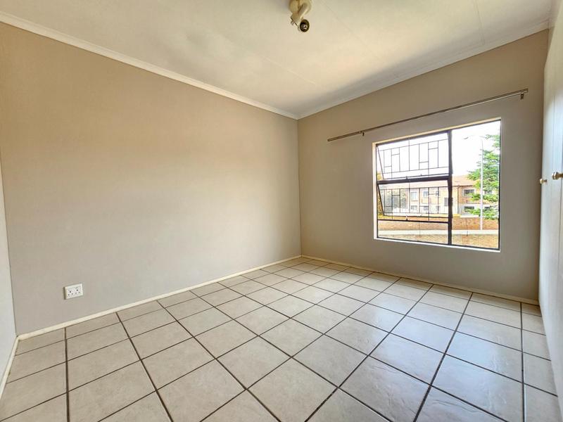 To Let 2 Bedroom Property for Rent in Ruimsig Gauteng