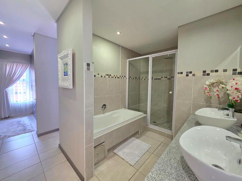 3 Bedroom Property for Sale in Honeydew Ridge Gauteng