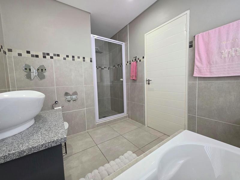 3 Bedroom Property for Sale in Honeydew Ridge Gauteng