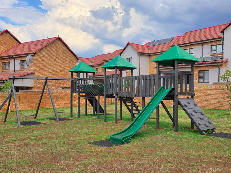 3 Bedroom Property for Sale in Honeydew Ridge Gauteng