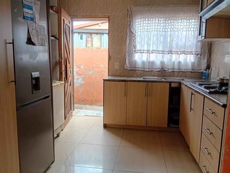 To Let 3 Bedroom Property for Rent in Protea Glen Gauteng