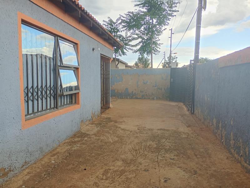 To Let 3 Bedroom Property for Rent in Protea Glen Gauteng