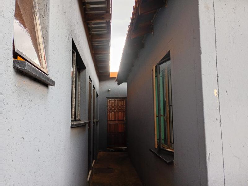 To Let 3 Bedroom Property for Rent in Protea Glen Gauteng