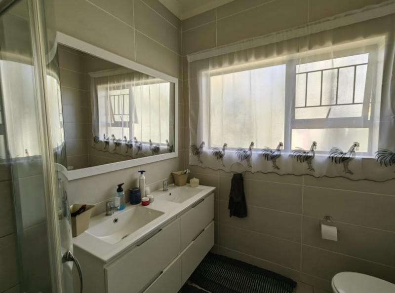 To Let 2 Bedroom Property for Rent in Waterkloof Ridge Gauteng