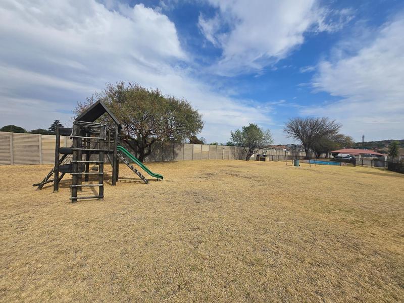 To Let 2 Bedroom Property for Rent in Meyersdal Gauteng