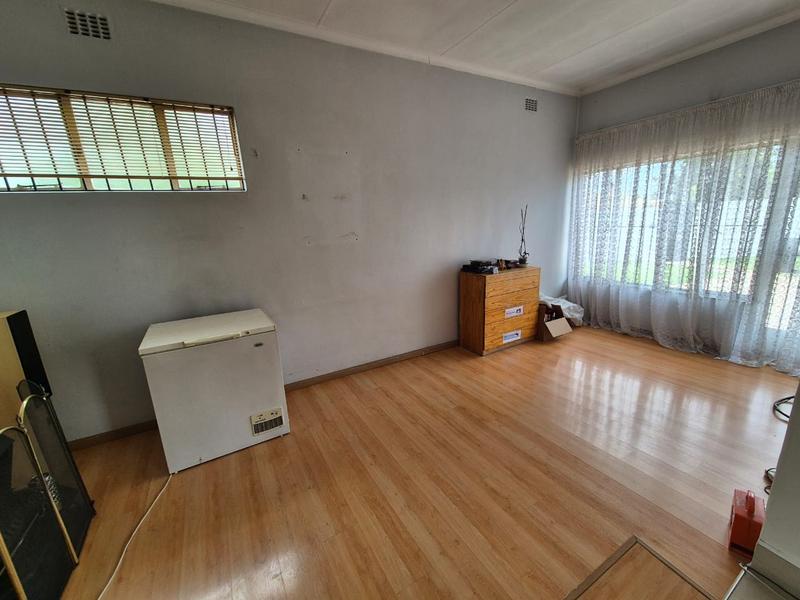 5 Bedroom Property for Sale in Brackendowns Gauteng