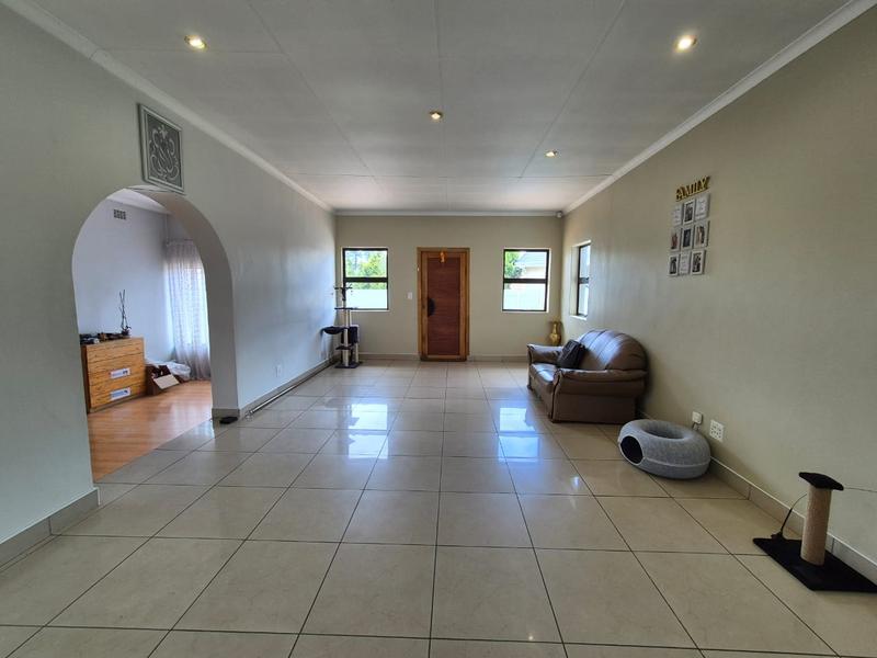 5 Bedroom Property for Sale in Brackendowns Gauteng