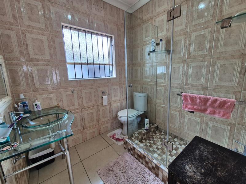 5 Bedroom Property for Sale in Brackendowns Gauteng