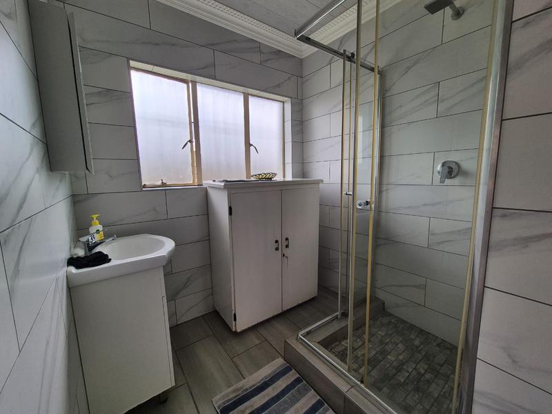 5 Bedroom Property for Sale in Brackendowns Gauteng