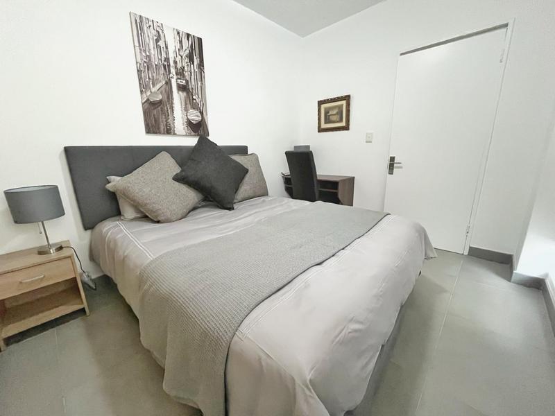 To Let 2 Bedroom Property for Rent in Sandhurst Gauteng