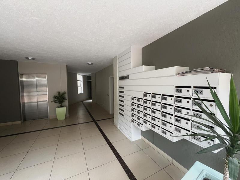 To Let 2 Bedroom Property for Rent in Sandhurst Gauteng