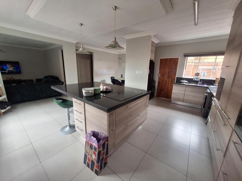 3 Bedroom Property for Sale in Faerie Glen Gauteng