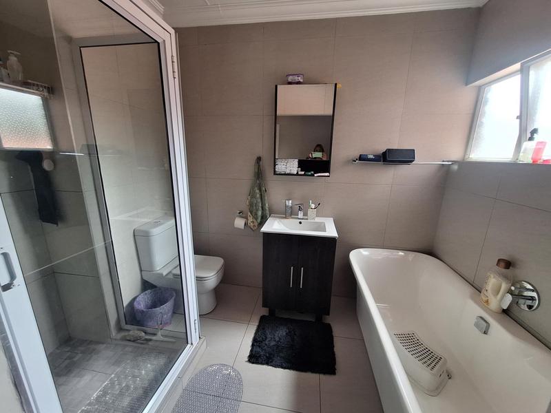 3 Bedroom Property for Sale in Faerie Glen Gauteng