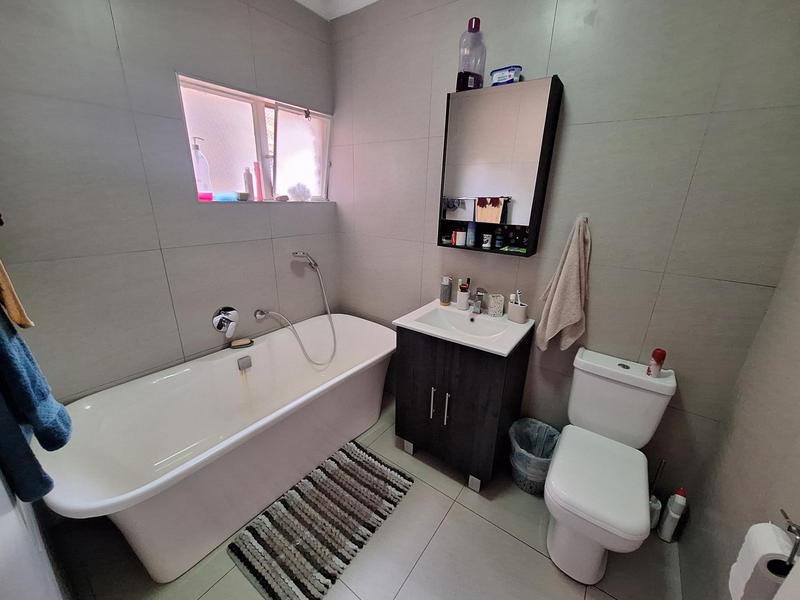 3 Bedroom Property for Sale in Faerie Glen Gauteng