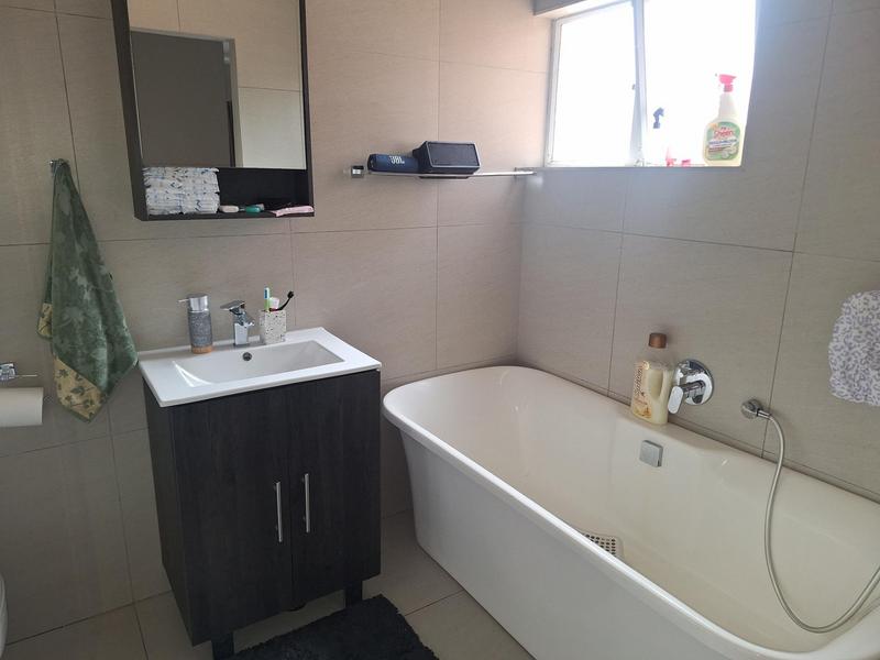 3 Bedroom Property for Sale in Faerie Glen Gauteng