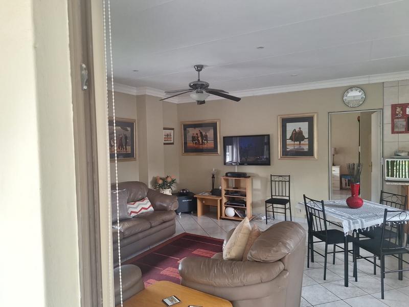 To Let 1 Bedroom Property for Rent in Bedfordview Gauteng