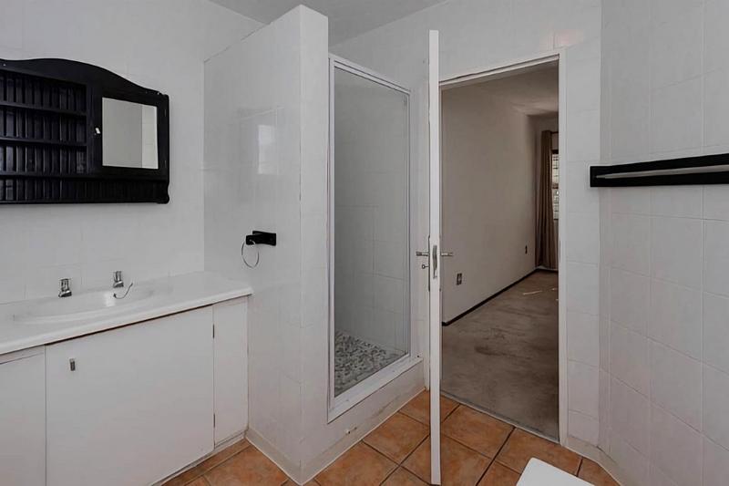 1 Bedroom Property for Sale in Bedfordview Gauteng