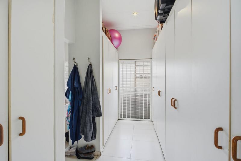 5 Bedroom Property for Sale in Brooklyn Gauteng