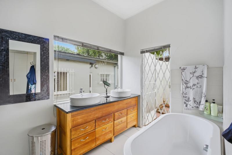 5 Bedroom Property for Sale in Brooklyn Gauteng