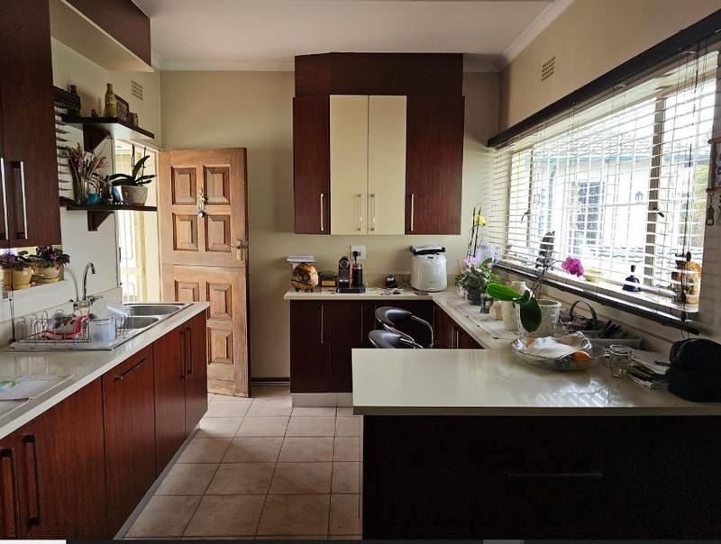 To Let 4 Bedroom Property for Rent in Dawnview Gauteng