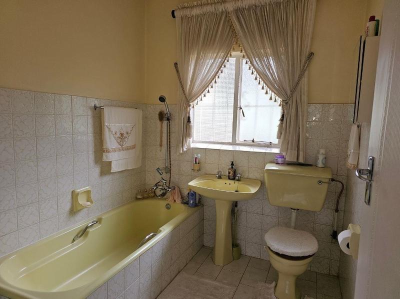 To Let 4 Bedroom Property for Rent in Dawnview Gauteng