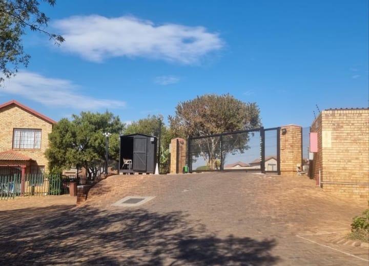 To Let 4 Bedroom Property for Rent in Alberton Gauteng