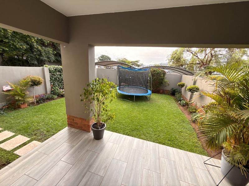 To Let 2 Bedroom Property for Rent in Broadacres Gauteng