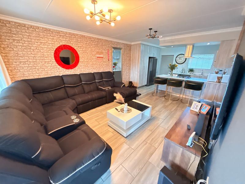 To Let 2 Bedroom Property for Rent in Broadacres Gauteng