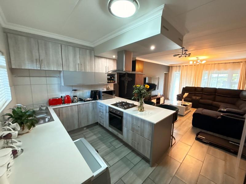 To Let 2 Bedroom Property for Rent in Broadacres Gauteng